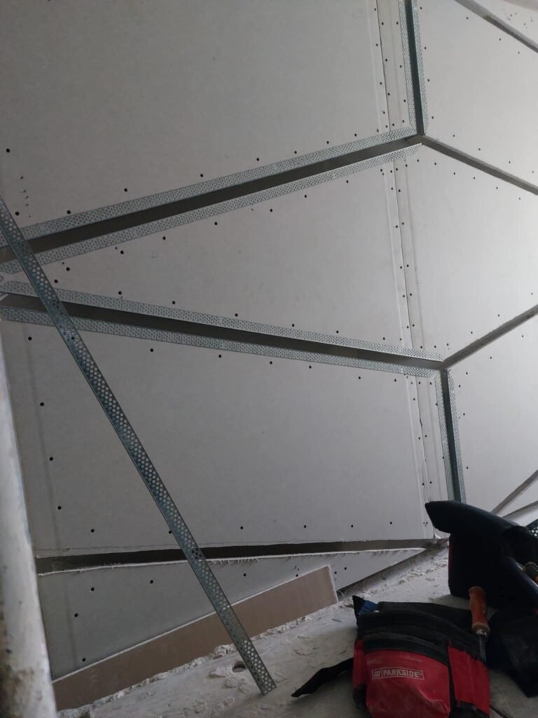 Γεωμετρικό σχέδιο σε τοίχο