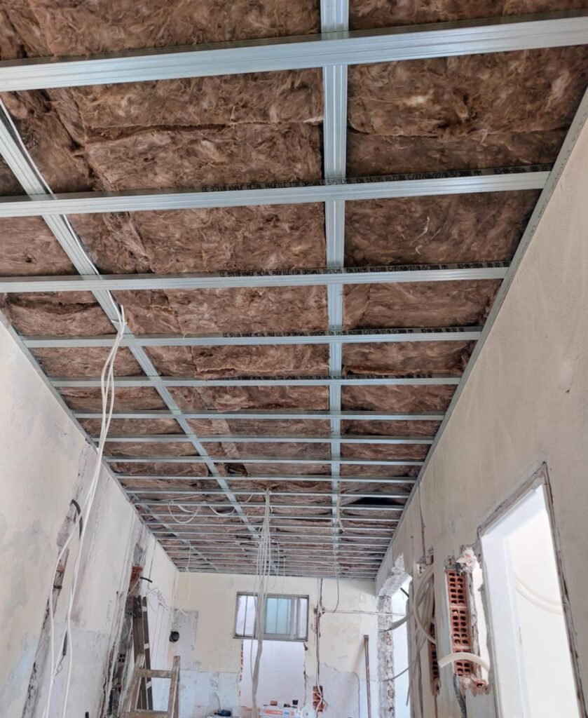 Μόνωση οροφής με ορυκτοβάμβακα